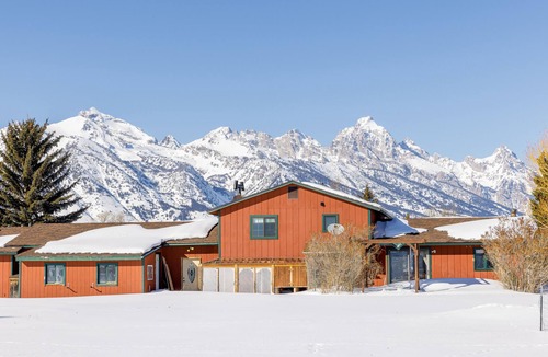 Jackson House | Inviting home with mountain view, fireplace, golf nearby, & washer/dryer