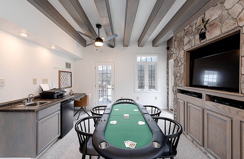 Covington House | Jackson River Estate Riverfront with Pool, Billiards, Games.