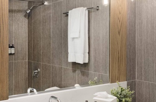 Teton Village Hotel | King + Sofa, Gravity Haus, Hot Tub Bliss, Premier Mountain Access - 2 Units