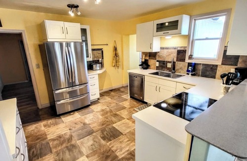 Hagerman Villa | La Villa - Hagerman: Within walking distance to many fine local eateries!