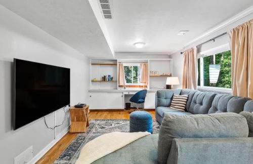 Northwest Akron House | Large Remodeled 4 Bed 3 Bath Secluded With Hot Tub