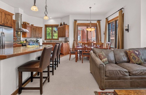 Bear Crossing House | Luxurious 3 bed, private hot tub, views, 1 car garage parking