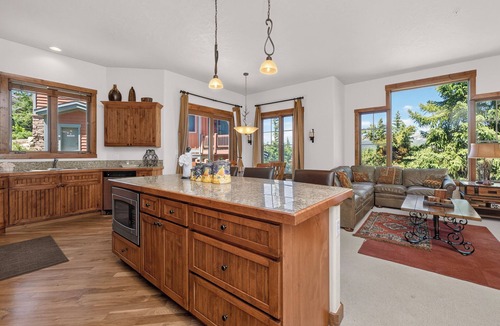 Bear Crossing House | Luxurious 3 bed, private hot tub, views, 1 car garage parking