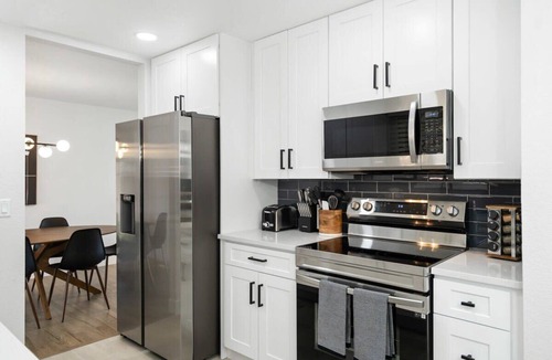 Northwest Arvada Cottage | @ Marbella - Modern 4-br Retreat Chef's Kitchen