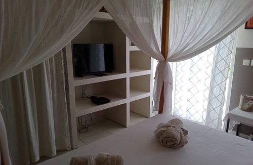 Marigot Bed & Breakfast | Master suite + breakfast