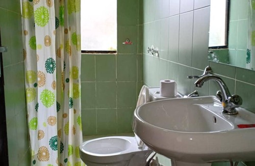 Gacharageini Hotel | Mathioya River Lodge