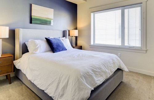 Sandy Apartment | Modern Apartment in Prime Location (ID6644)