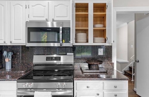 College Park House | Modern & Peaceful 3BR Home - Near DC & UMD - Walk to Metro & Arts District