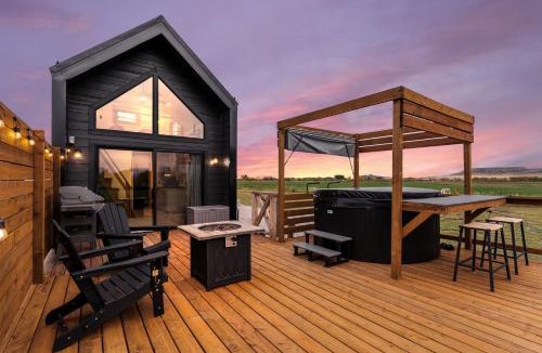 Bynum Apartment | Modern Tiny Cabin, with Hot tub in Choteau MT