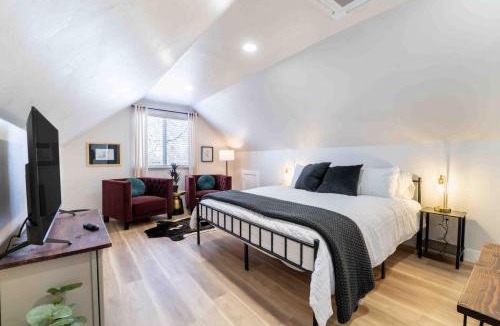 Morrison House | Morrison Getaway - 2BR House BBQ Free Parking