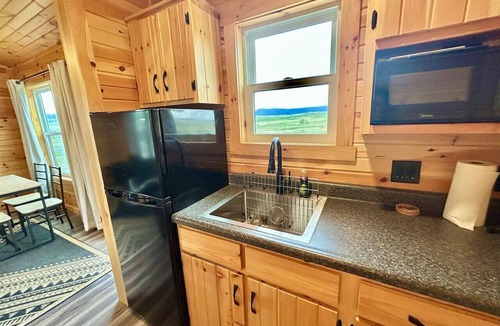 Livingston House | Mountain Meadow Tiny Cabin
