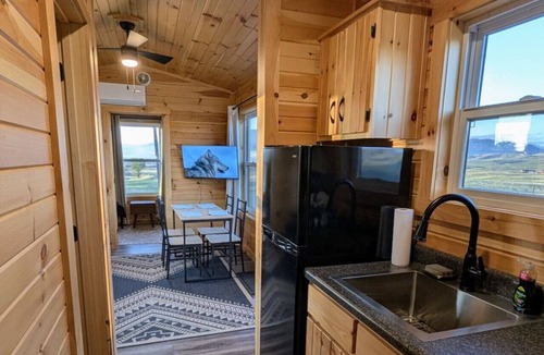 Livingston House | Mountain Meadow Tiny Cabin