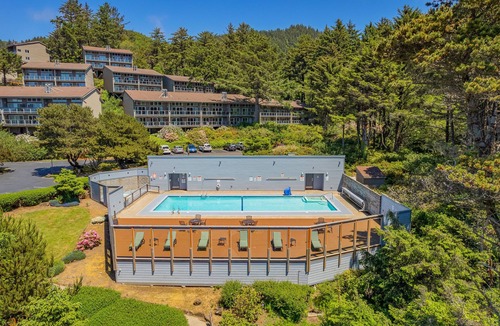 Otter Rock Hotel | Panoramic Oceanview Room w/King Bed + Balcony