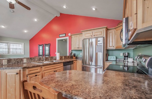 Deedsville House | Peaceful 2br/1ba Waterfront Home on Nyona Lake