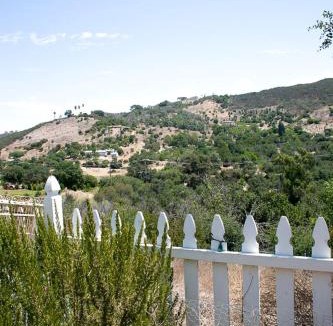 Rainbow CDP House | Pet Friendly Breathtaking Cottage with Great Views and Hot-tub in Rainbow, California