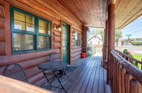 Enterprise House | Pine Tree Cabin - Pet Friendly! Home away from home!