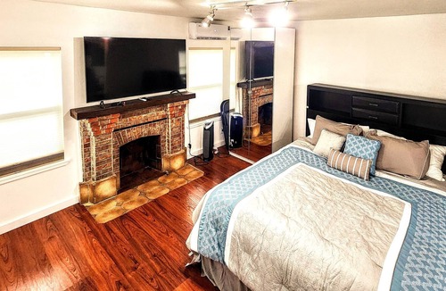 Mid-City Apartment | Private Studio