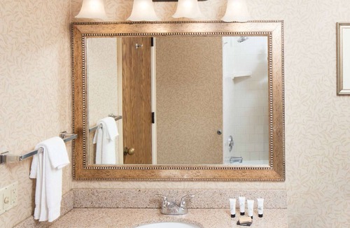 Downtown Hotel | Quiet Two Room Suite w/Eco-Friendly Amenities Close to Old Town Eureka