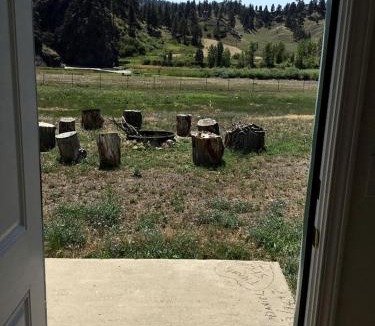 Cascade House | Riverside Cabin with Rare Claw-Foot Bathtub, Montana