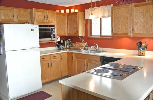 Kalispell Ski Chalet | Romantic, Cedar Chalet, Hot tub, Quiet, Wood Fireplace, Clean, Private