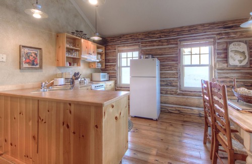 Big Sky Cabin | Rustic Ridge Hideaway | Hot Tub + Elite Ski Access