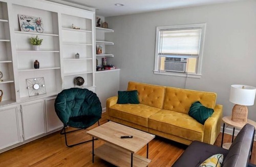 Roanoke House | Simple but functional home in a diverse neighborhood