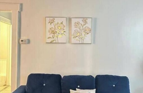 Lower Vailsburg Apartment | Spacious 3-bedroom apartment near the airport and NYC!