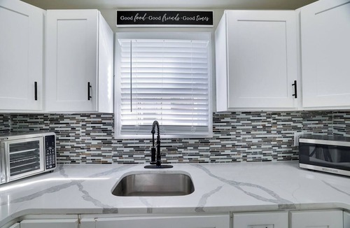 Weequahic Apartment | Spacious 4BR Newark Home – Family and Comfort