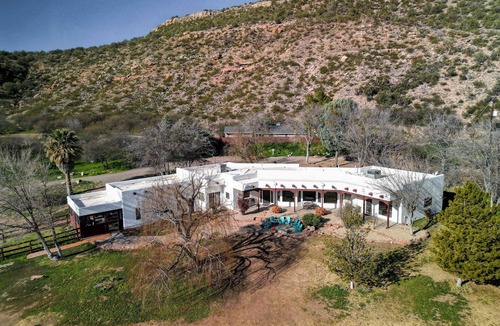 Cornville House | Spacious and modern comforts on a southwest ranch