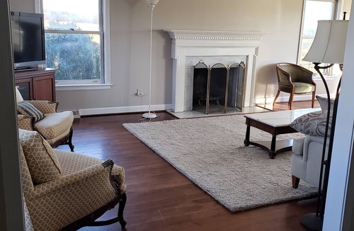 Lowesville House | Spacious home for relaxation in Roseland. 30 min from hiking trails, wineries.