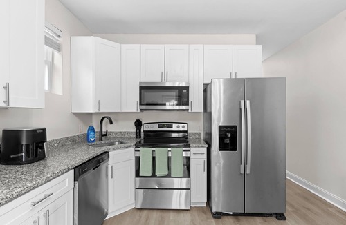 Le Droit Park Bed & Breakfast | Spacious Renovated 3BR/2BA Sleeps 6 + Parking