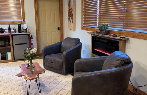 Ennis Apartment | The Mountain View Suite