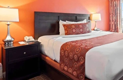 West Orange Hotel | Tranquil Stay with Gym at Whirshire Grand Hotel
