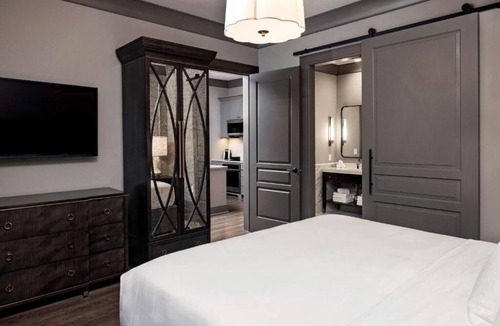 Ansonborough Hotel | Ultimate Hub: Two 1BR Suite w/Kitchenette l Near King Street - 2.1 miles Away