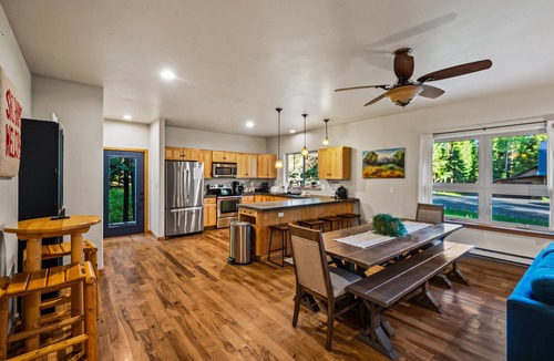 McCall House | Walkable Downtown McCall Cabin | Sleeps 10+ | Game Room | EV