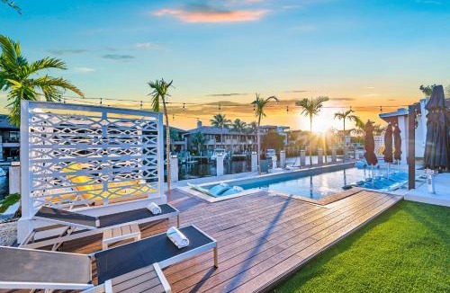 Coral Ridge House | Waterfront Residence Heated Pool grand outdoor Lime Key