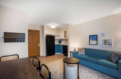 Acres Green Hotel | Welcoming Suite Perfect for Family Near Park Meadows | Free Breakfast