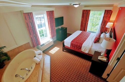 West Orange Hotel | West Orange Studio. Inviting Studio with Jacuzzi