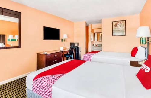 Channelview House | Your Stylish Texas Getaway! 2 Relaxing Units, Free Parking, Pets Allowed!