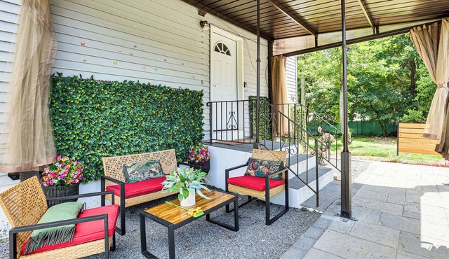 2 Mi to The Marketplace: Spring Valley Apartment