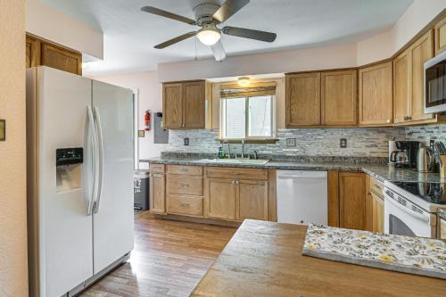 3 Mi to Old Town Arvada! Family Townhome w/Patio