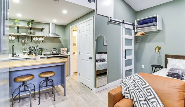 5 Mi to National Harbor: Stylish Apt w/Patio!