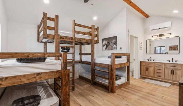 #6 Dinosaur Cabin w/AC, Fire Pit & BBQ!
