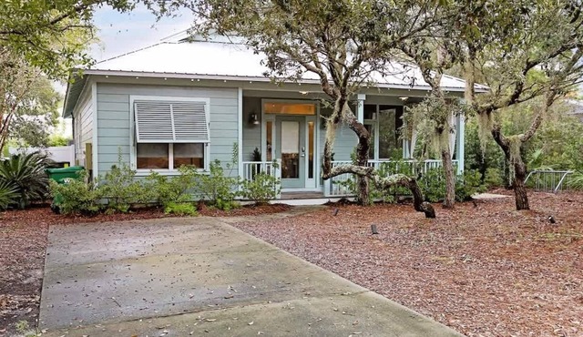 Beach cottage w/heated pool & fenced yard