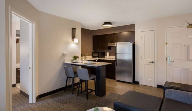 Best Value, Quality Stay! Relaxing 1BR Suite with Full Kitchen, Free Breakfast!