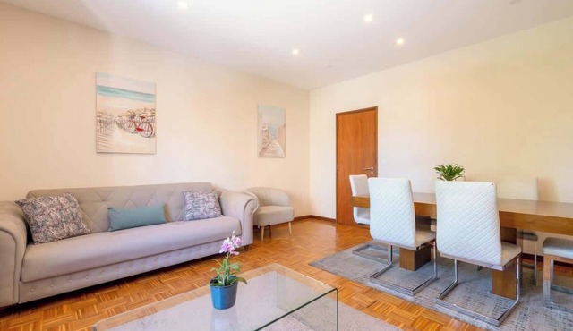 Bright & Spacious Flat by Host Wise