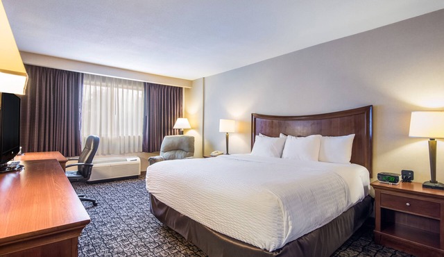 Cayuga Blu Hotel