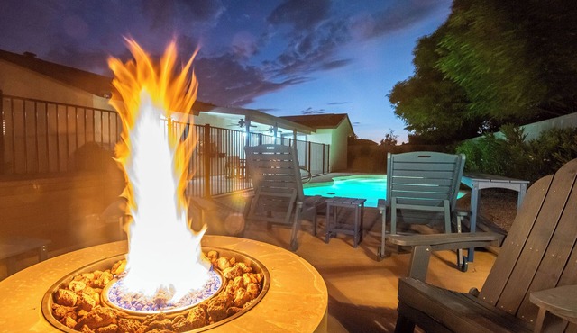 Chic 4-Bed Postmodern: Arizona Getaway for your family/group
