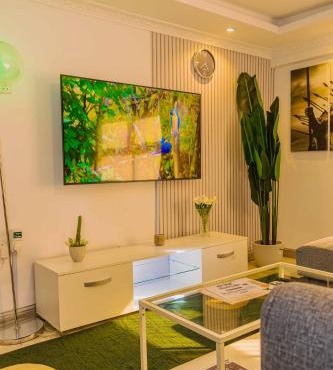 Chic Modern Studio Apartment with Pool