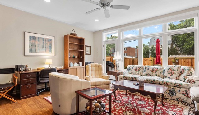 Classy Old Town Getaway, 3-BR in Perfect Location